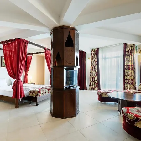 Juli Hotel 3*