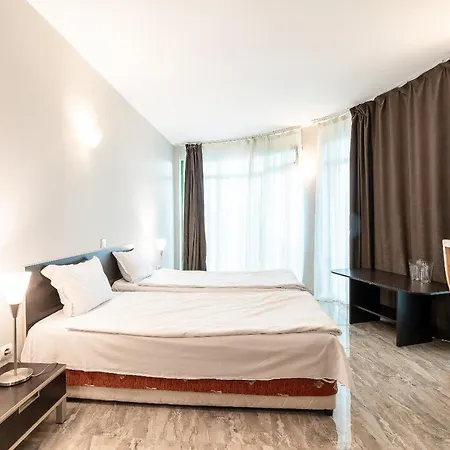 Juli מלון סאני ביץ'