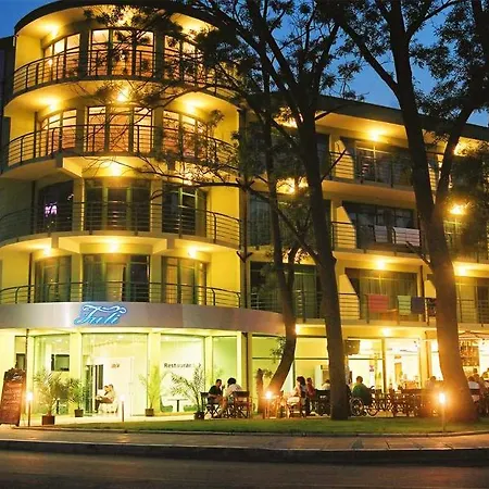 Juli Hotel 3*