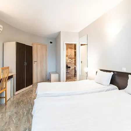 מלון Juli סאני ביץ'