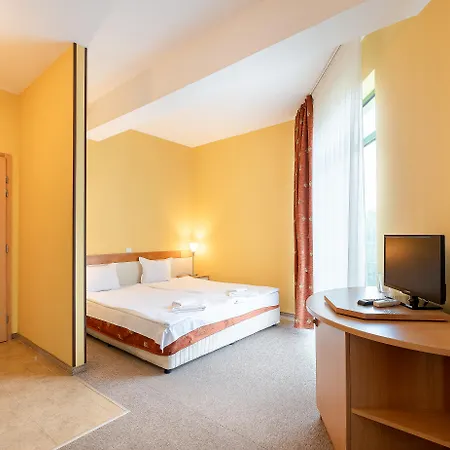 Juli Hotel 3*