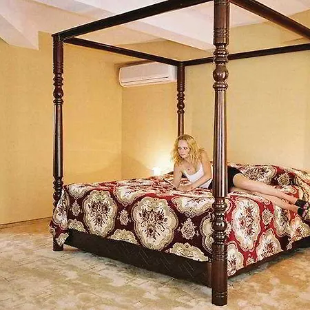 Juli Сонячний Берег