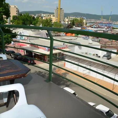 Juli סאני ביץ'